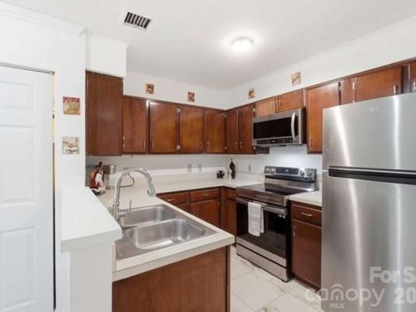 4816 Spring Lake Road, Charlotte, NC 28212.  MLS# CAR4408673, YatesRealty ID 45055. Kitchen