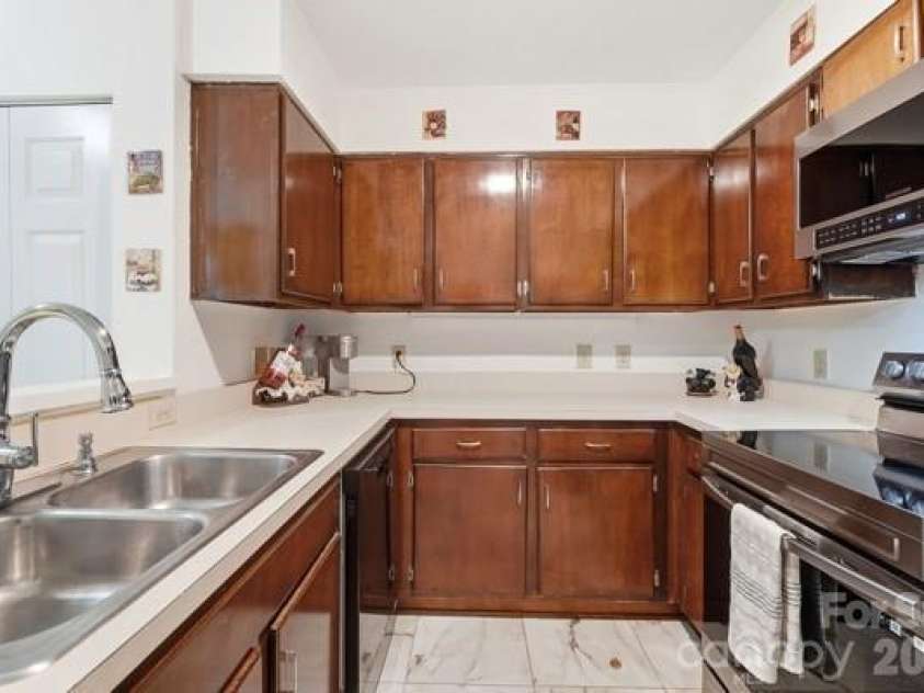 4816 Spring Lake Road, Charlotte, NC 28212.  MLS# CAR4408673, YatesRealty ID 45055. Office