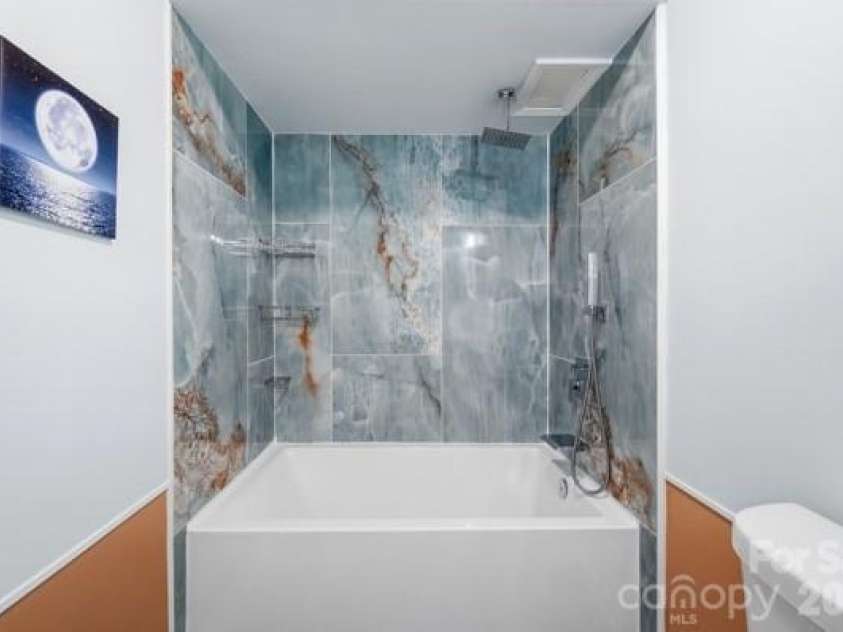 4816 Spring Lake Road, Charlotte, NC 28212.  MLS# CAR4408673, YatesRealty ID 45055. Primary Bathroom