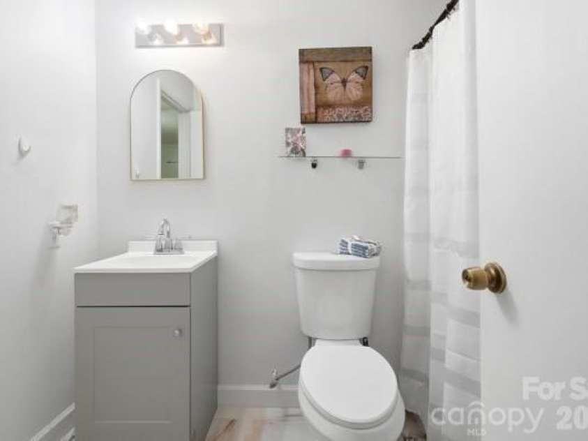 4816 Spring Lake Road, Charlotte, NC 28212.  MLS# CAR4408673, YatesRealty ID 45055. Second bathroom