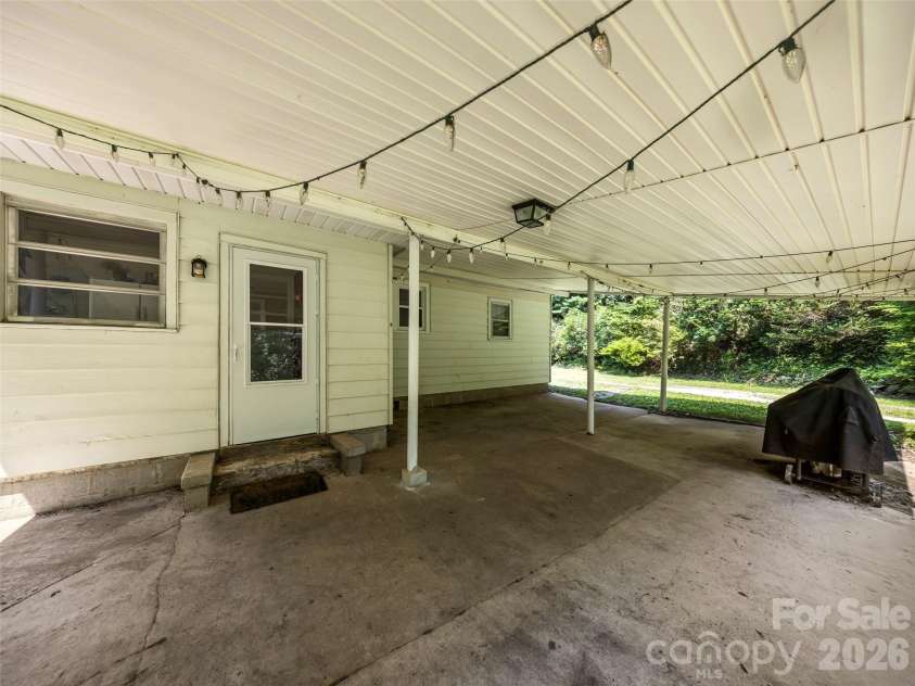 680 Pennsylvania Road, Arden, NC 28704.  MLS# CAR4409240, YatesRealty ID 45056. 