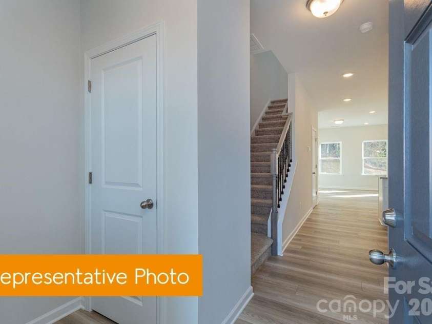 5710 Ringneck Road, Charlotte, NC 28216.  MLS# CAR4414001, YatesRealty ID 45064. Entry