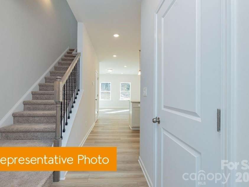 5710 Ringneck Road, Charlotte, NC 28216.  MLS# CAR4414001, YatesRealty ID 45064. Entry