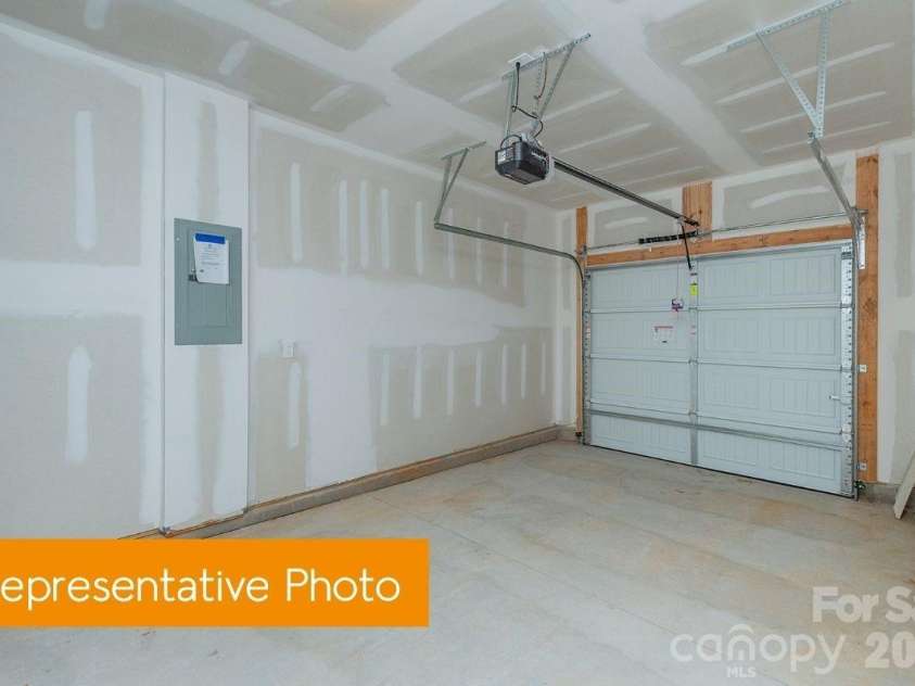 5710 Ringneck Road, Charlotte, NC 28216.  MLS# CAR4414001, YatesRealty ID 45064. Garage