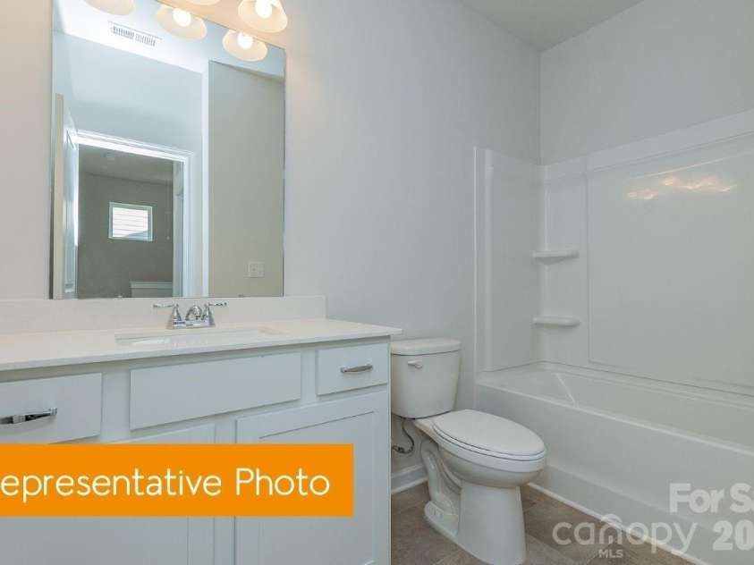 5710 Ringneck Road, Charlotte, NC 28216.  MLS# CAR4414001, YatesRealty ID 45064. Hall Bath