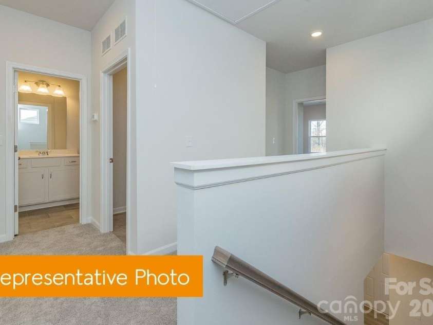5710 Ringneck Road, Charlotte, NC 28216.  MLS# CAR4414001, YatesRealty ID 45064. Hallway