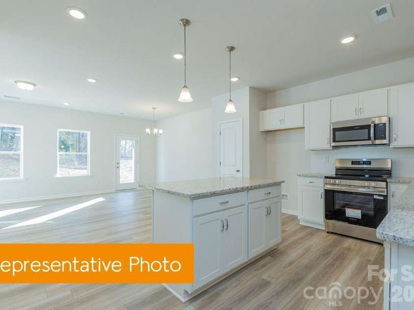 5710 Ringneck Road, Charlotte, NC 28216.  MLS# CAR4414001, YatesRealty ID 45064. Kitchen
