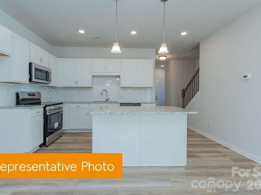 5710 Ringneck Road, Charlotte, NC 28216.  MLS# CAR4414001, YatesRealty ID 45064. Kitchen
