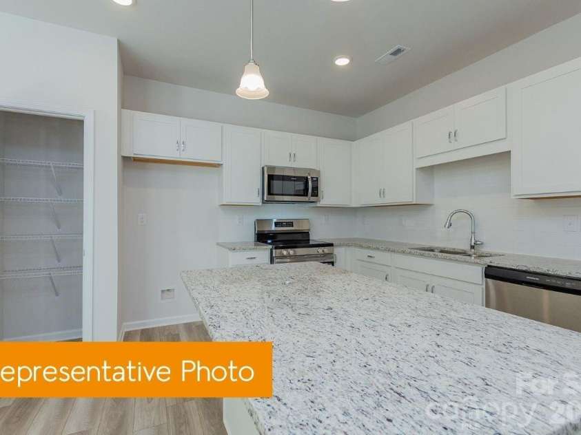 5710 Ringneck Road, Charlotte, NC 28216.  MLS# CAR4414001, YatesRealty ID 45064. Kitchen