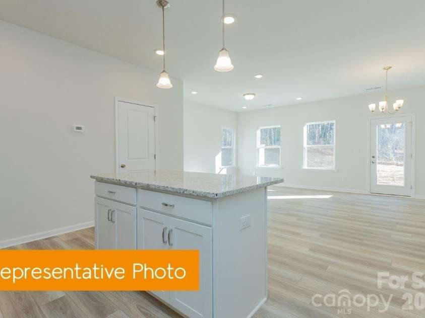 5710 Ringneck Road, Charlotte, NC 28216.  MLS# CAR4414001, YatesRealty ID 45064. Kitchen