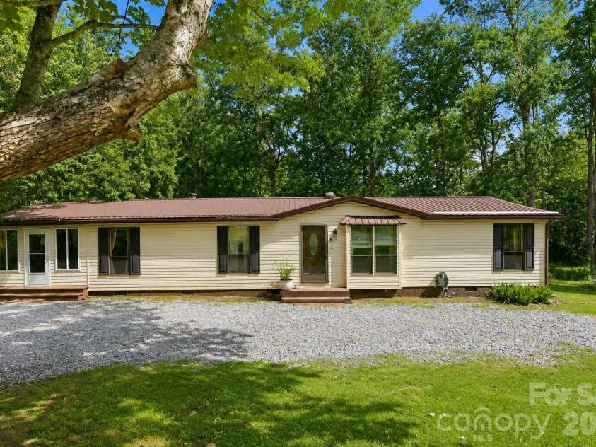 428 Hoot Owl Road, Spruce Pine, NC 28777.  MLS# CAR4413253, YatesRealty ID 45066. 