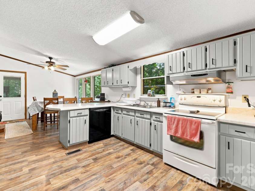428 Hoot Owl Road, Spruce Pine, NC 28777.  MLS# CAR4413253, YatesRealty ID 45066. 