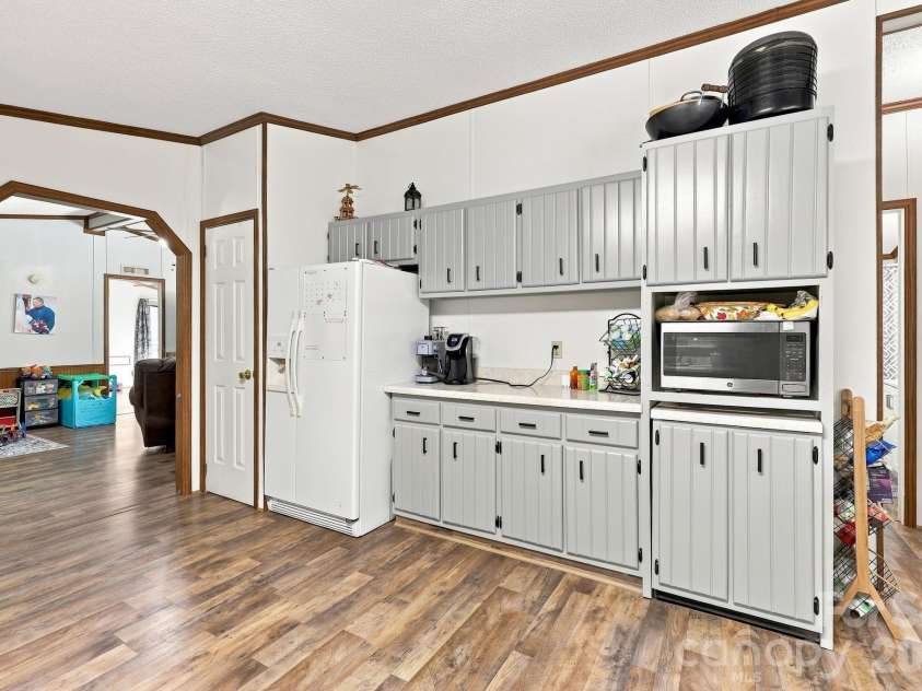 428 Hoot Owl Road, Spruce Pine, NC 28777.  MLS# CAR4413253, YatesRealty ID 45066. 