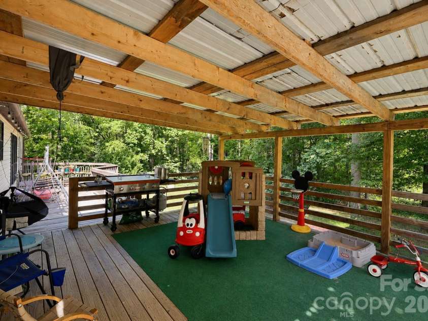 428 Hoot Owl Road, Spruce Pine, NC 28777.  MLS# CAR4413253, YatesRealty ID 45066. 