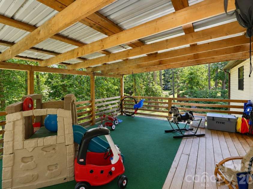 428 Hoot Owl Road, Spruce Pine, NC 28777.  MLS# CAR4413253, YatesRealty ID 45066. 