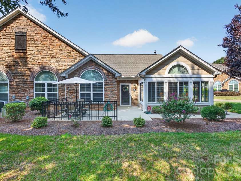 128 Lone Oak Circle, Rock Hill, SC 29732.  MLS# CAR4415274, YatesRealty ID 45067. 