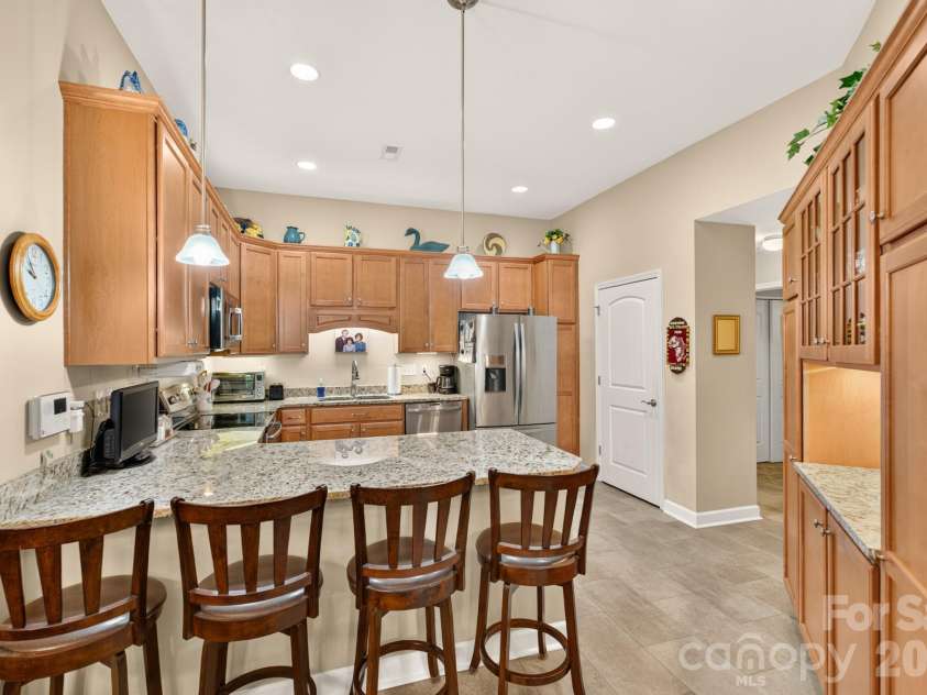 128 Lone Oak Circle, Rock Hill, SC 29732.  MLS# CAR4415274, YatesRealty ID 45067. Kitchen