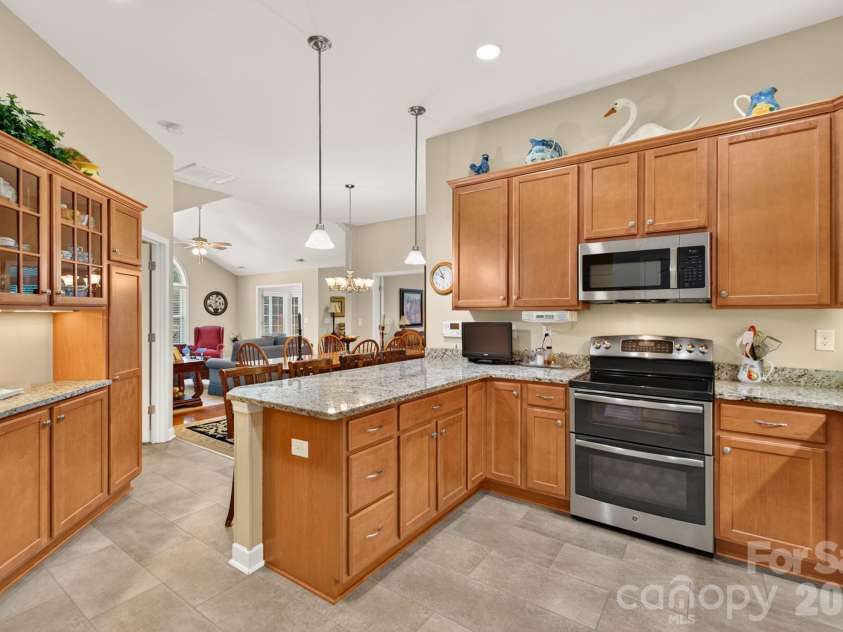 128 Lone Oak Circle, Rock Hill, SC 29732.  MLS# CAR4415274, YatesRealty ID 45067. Kitchen