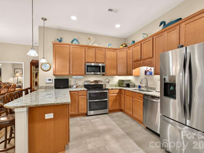 128 Lone Oak Circle, Rock Hill, SC 29732.  MLS# CAR4415274, YatesRealty ID 45067. Kitchen
