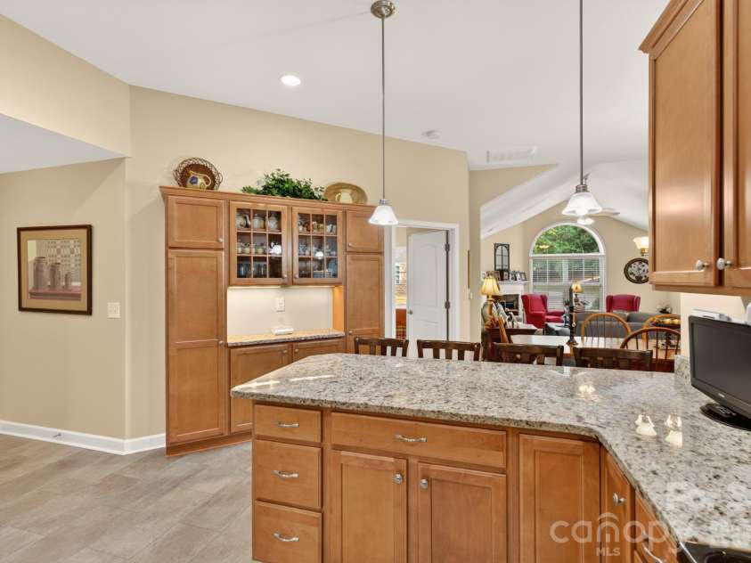 128 Lone Oak Circle, Rock Hill, SC 29732.  MLS# CAR4415274, YatesRealty ID 45067. Kitchen