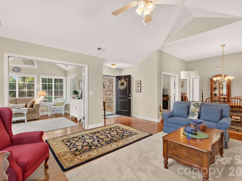 128 Lone Oak Circle, Rock Hill, SC 29732.  MLS# CAR4415274, YatesRealty ID 45067. Living Room