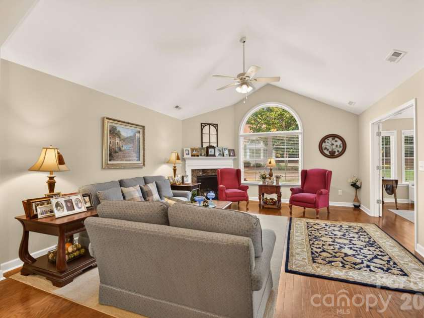 128 Lone Oak Circle, Rock Hill, SC 29732.  MLS# CAR4415274, YatesRealty ID 45067. Living Room
