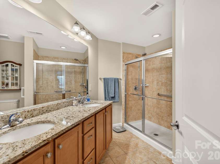 128 Lone Oak Circle, Rock Hill, SC 29732.  MLS# CAR4415274, YatesRealty ID 45067. Primary Bath