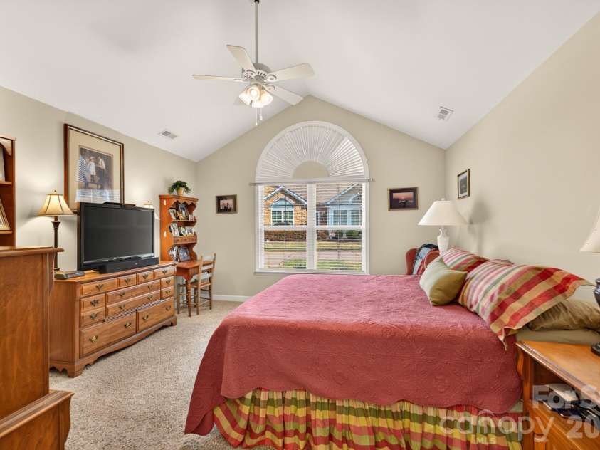 128 Lone Oak Circle, Rock Hill, SC 29732.  MLS# CAR4415274, YatesRealty ID 45067. Primary Bedroom