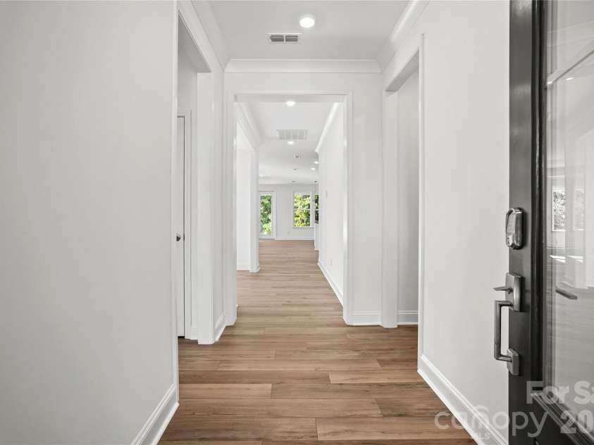 7512 Pedigree Circle, Lancaster, SC 29720.  MLS# CAR4415688, YatesRealty ID 45068. Inviting foyer, enhanced by 9' ceilings