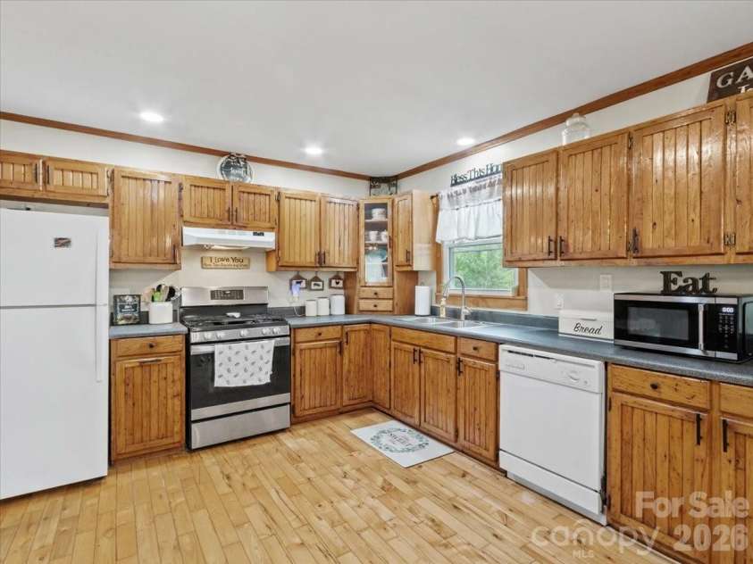 427 Big Brush Creek Road, Green Mountain, NC 28740.  MLS# CAR4415308, YatesRealty ID 45069. Kitchen