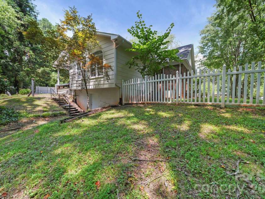 1981 Crestwood Lane, Clover, SC 29710.  MLS# CAR4404563, YatesRealty ID 45071. 