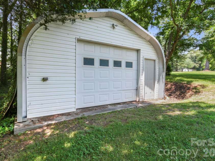 1981 Crestwood Lane, Clover, SC 29710.  MLS# CAR4404563, YatesRealty ID 45071. 
