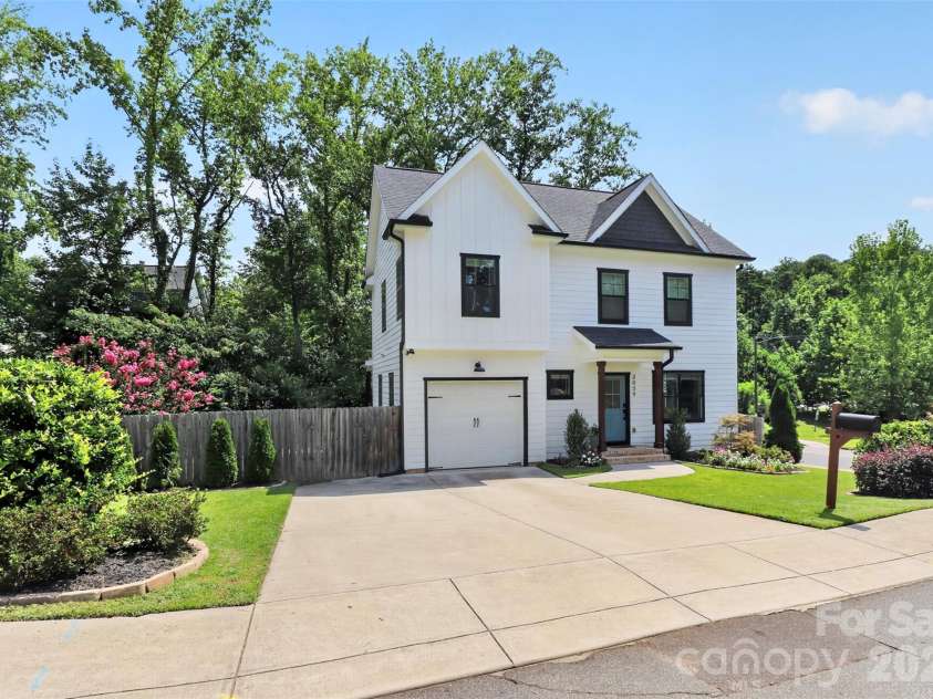 3039 Palm Avenue, Charlotte, NC 28205.  MLS# CAR4406774, YatesRealty ID 45074. 