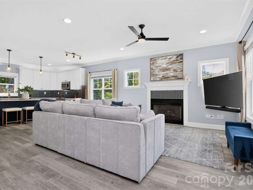 3039 Palm Avenue, Charlotte, NC 28205.  MLS# CAR4406774, YatesRealty ID 45074. 