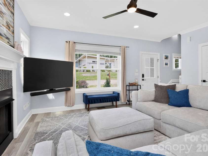 3039 Palm Avenue, Charlotte, NC 28205.  MLS# CAR4406774, YatesRealty ID 45074. 