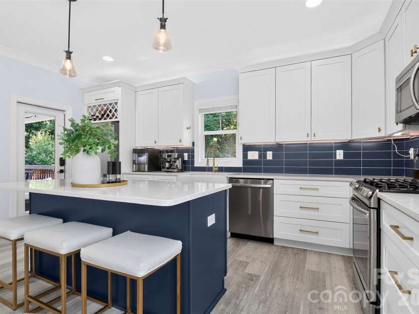 3039 Palm Avenue, Charlotte, NC 28205.  MLS# CAR4406774, YatesRealty ID 45074. 