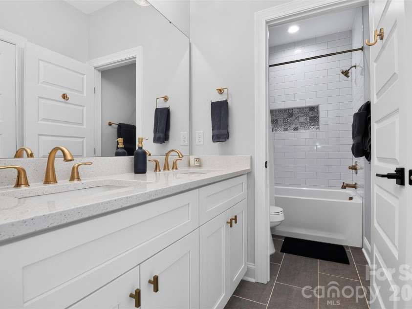 3039 Palm Avenue, Charlotte, NC 28205.  MLS# CAR4406774, YatesRealty ID 45074. 