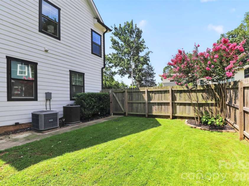 3039 Palm Avenue, Charlotte, NC 28205.  MLS# CAR4406774, YatesRealty ID 45074. 