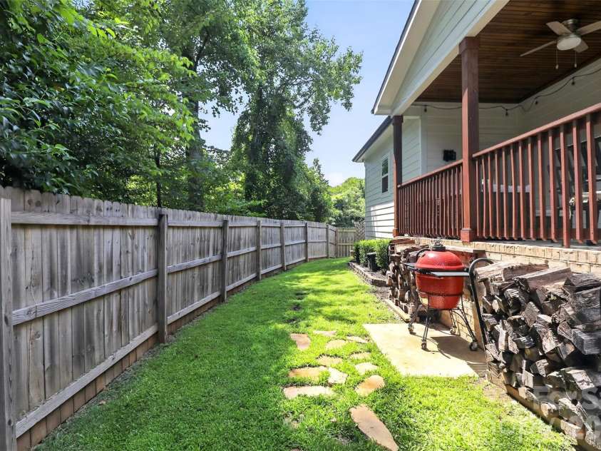 3039 Palm Avenue, Charlotte, NC 28205.  MLS# CAR4406774, YatesRealty ID 45074. 