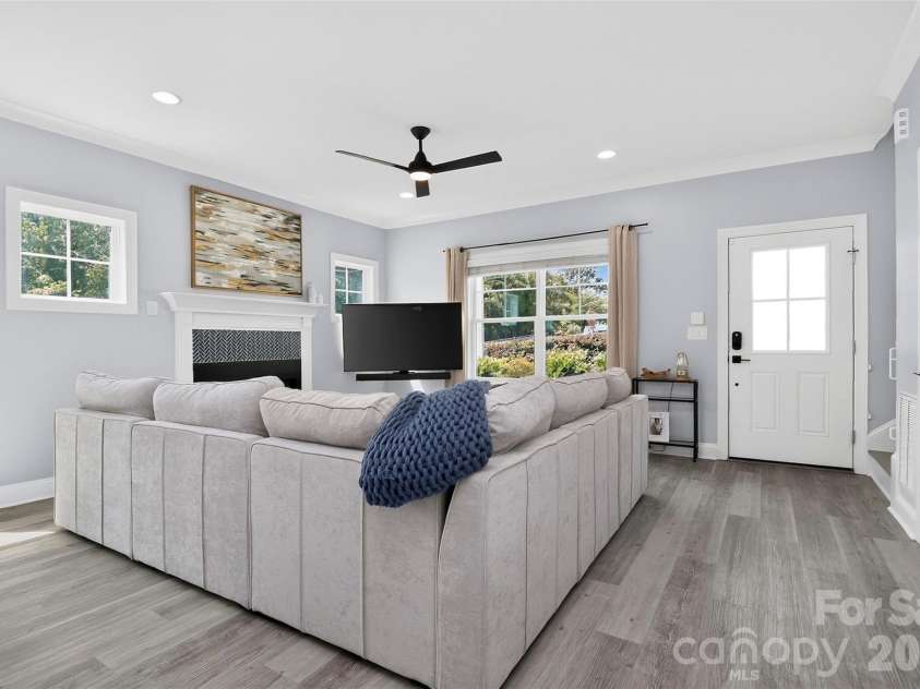 3039 Palm Avenue, Charlotte, NC 28205.  MLS# CAR4406774, YatesRealty ID 45074. 