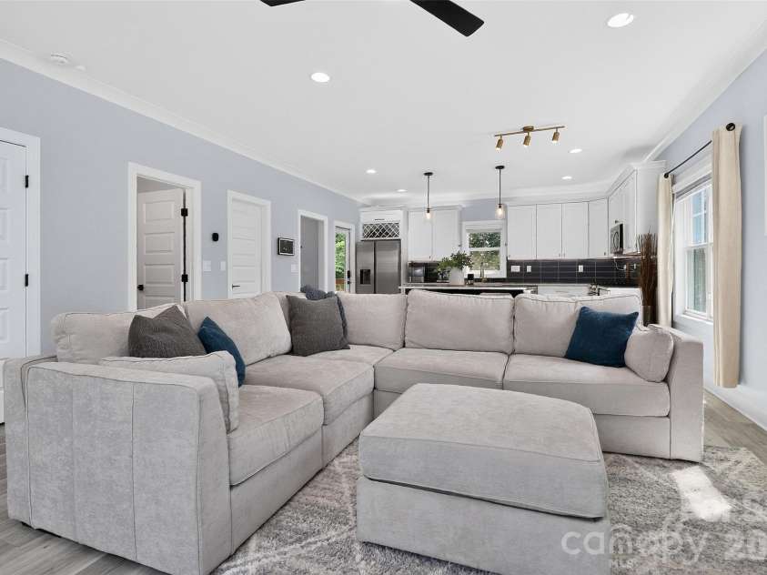 3039 Palm Avenue, Charlotte, NC 28205.  MLS# CAR4406774, YatesRealty ID 45074. 
