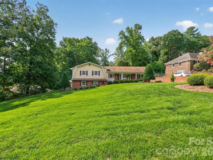 1053 20th Avenue, Hickory, NC 28601.  MLS# CAR4415459, YatesRealty ID 45075. 