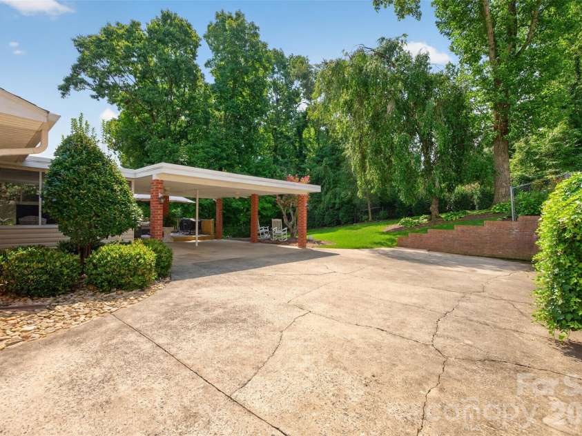1053 20th Avenue, Hickory, NC 28601.  MLS# CAR4415459, YatesRealty ID 45075. 