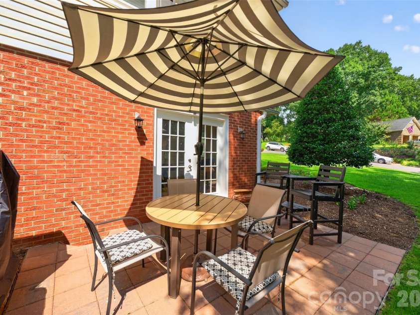 1053 20th Avenue, Hickory, NC 28601.  MLS# CAR4415459, YatesRealty ID 45075. 