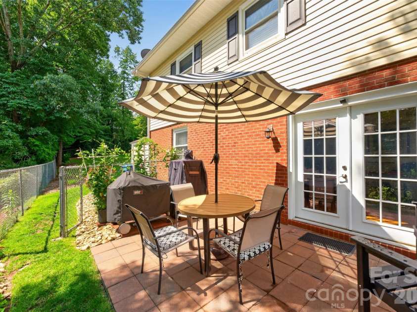 1053 20th Avenue, Hickory, NC 28601.  MLS# CAR4415459, YatesRealty ID 45075. 