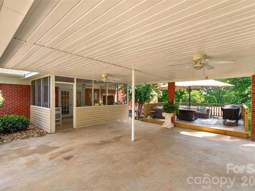 1053 20th Avenue, Hickory, NC 28601.  MLS# CAR4415459, YatesRealty ID 45075. 