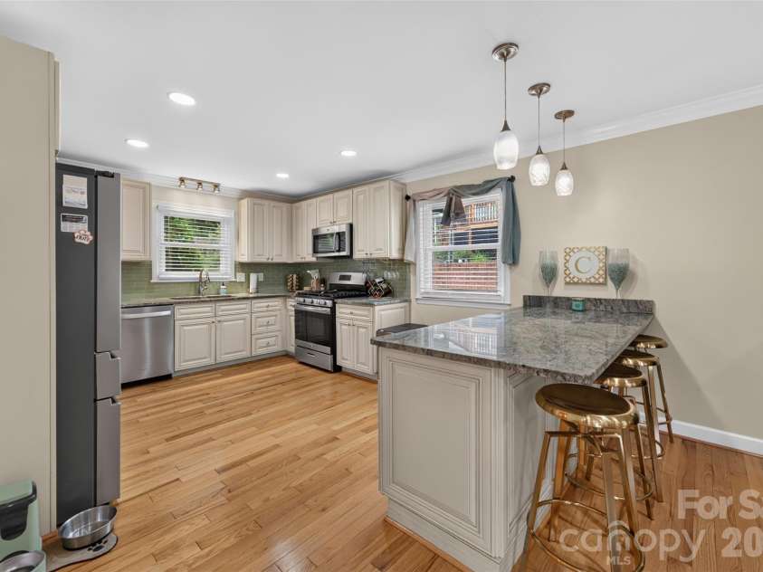 1053 20th Avenue, Hickory, NC 28601.  MLS# CAR4415459, YatesRealty ID 45075. 