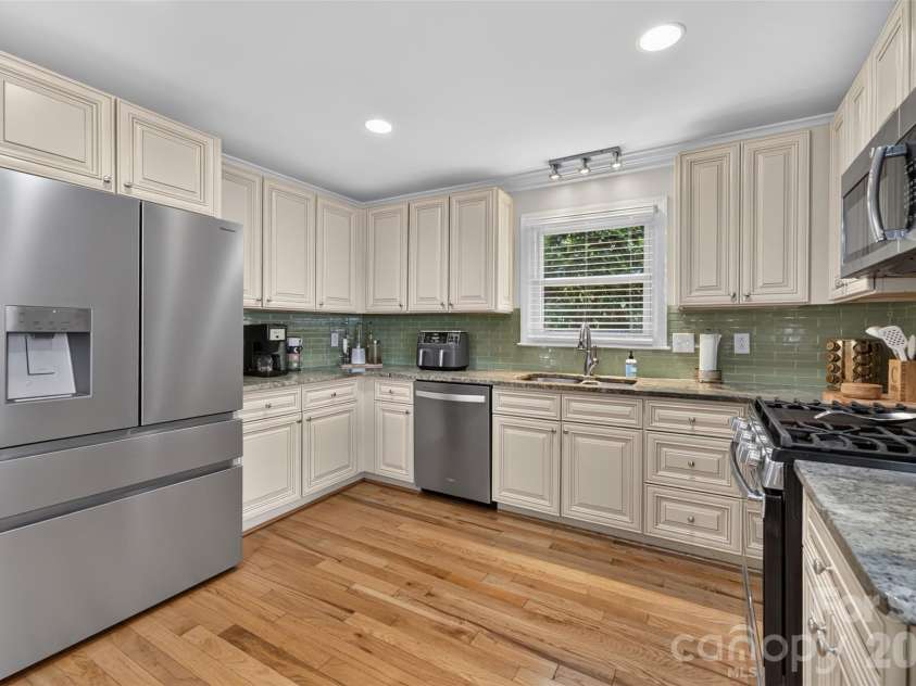 1053 20th Avenue, Hickory, NC 28601.  MLS# CAR4415459, YatesRealty ID 45075. 