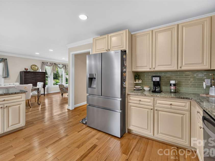 1053 20th Avenue, Hickory, NC 28601.  MLS# CAR4415459, YatesRealty ID 45075. 