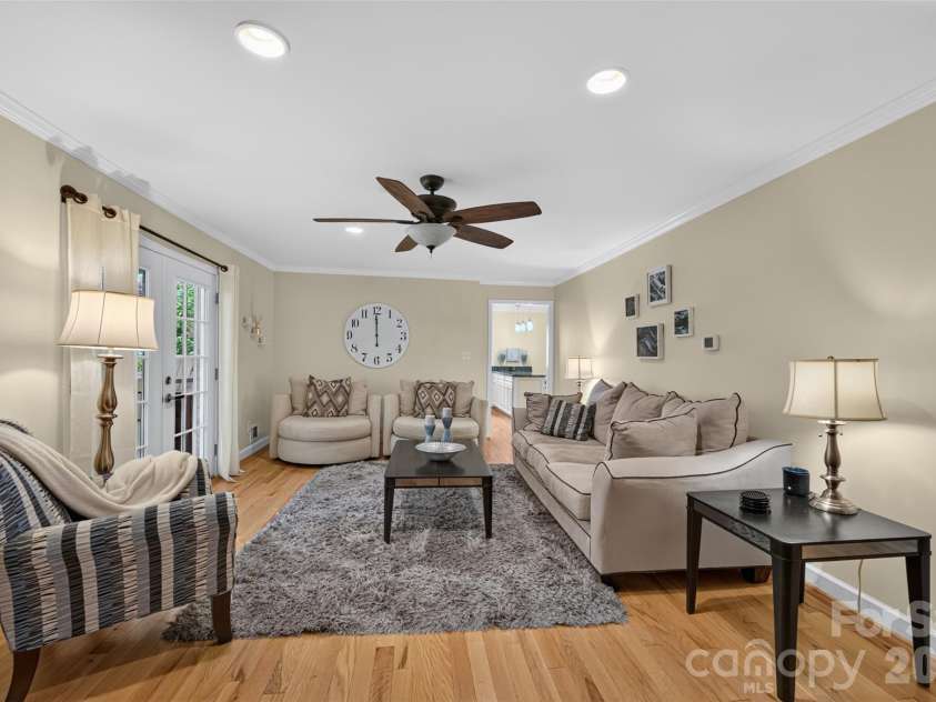 1053 20th Avenue, Hickory, NC 28601.  MLS# CAR4415459, YatesRealty ID 45075. 